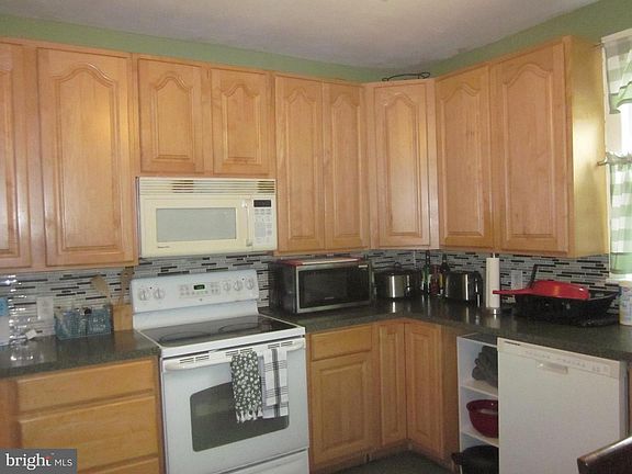 5th image of 3305 Englewood St
