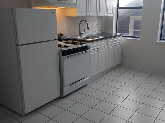 2nd image of 801 21st St APT 34