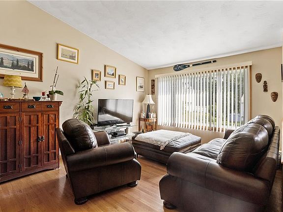 5th image of 13 Lawnacre Dr