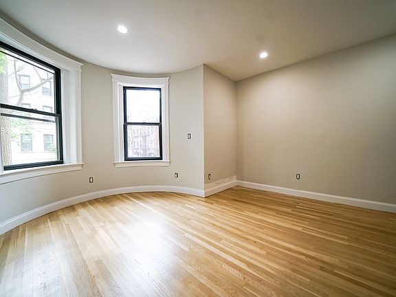 4th image of 10 Blackwood St #124