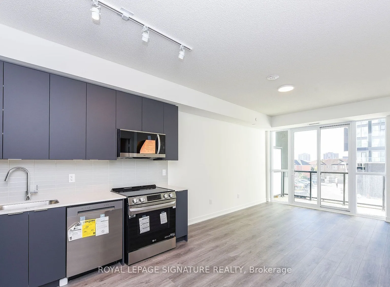 Stella Condos — Photo 2