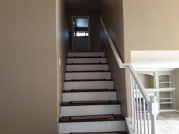5th image of 810 N Knudson St