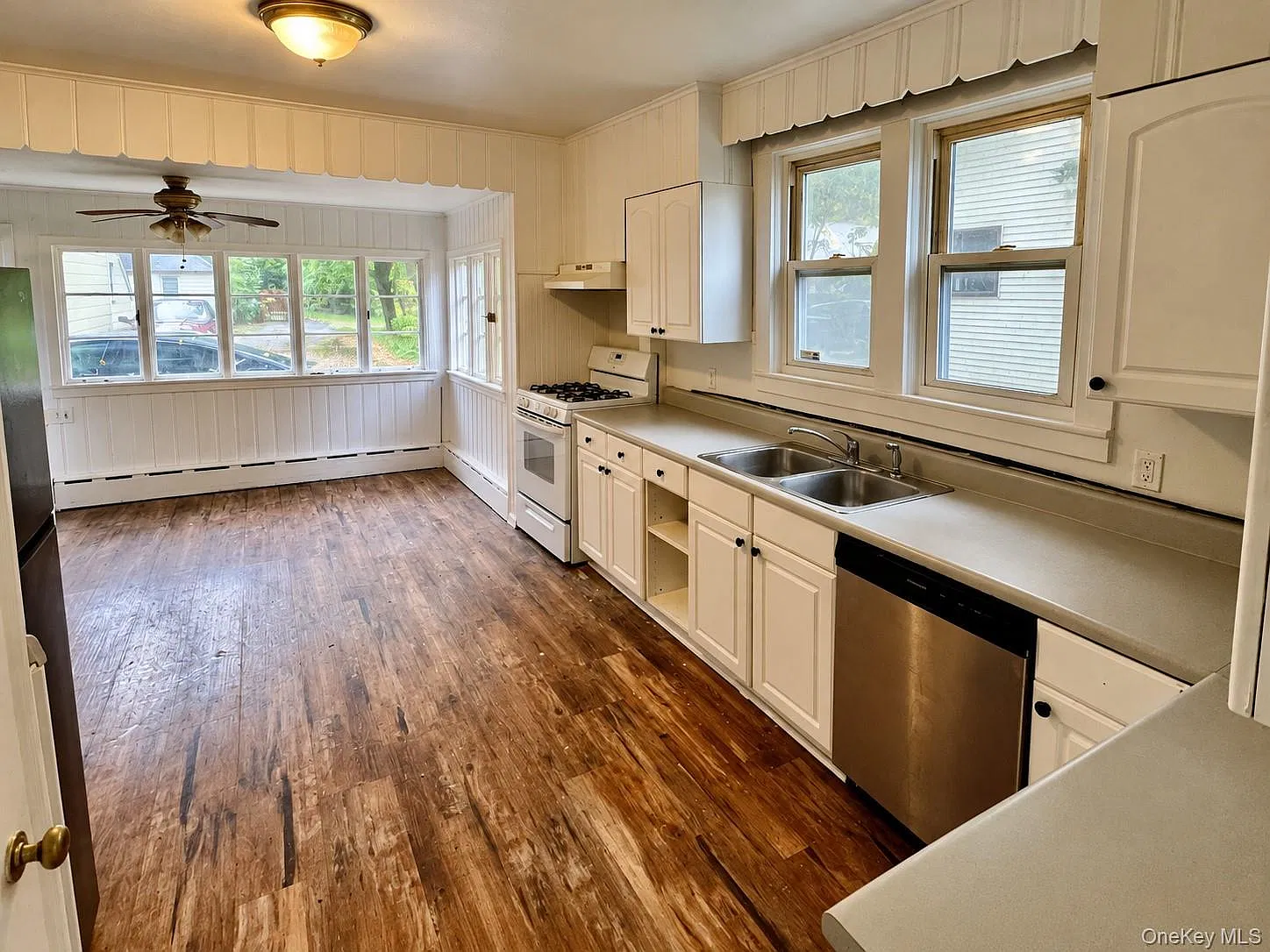 4 bed, 2.0 bath, 1644 sqft, $3,300 — Photo 2