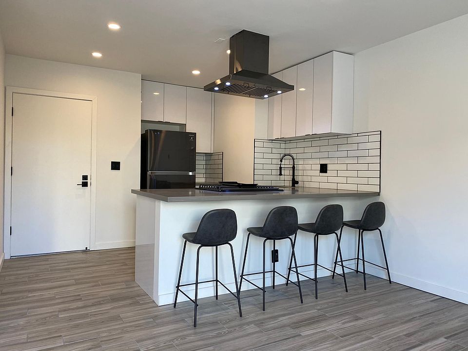 1st image of 300 Bay St APT 1