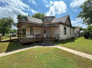 101 W Taylor St, Caney, KS 67333