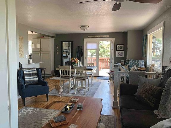 3rd image of 430 Thompson Pl