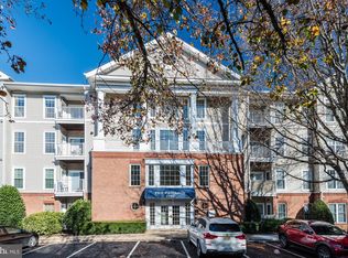 6990 Falls Reach Dr APT 406, Falls Church, VA 22043