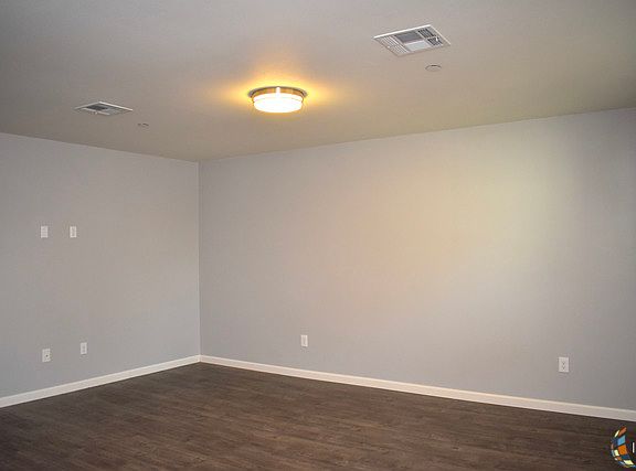 5th image of 673 W Olive Ave