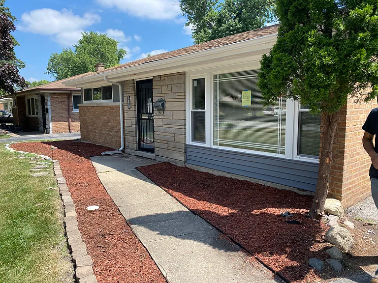 17241 Lorenz Ave — Photo 1
