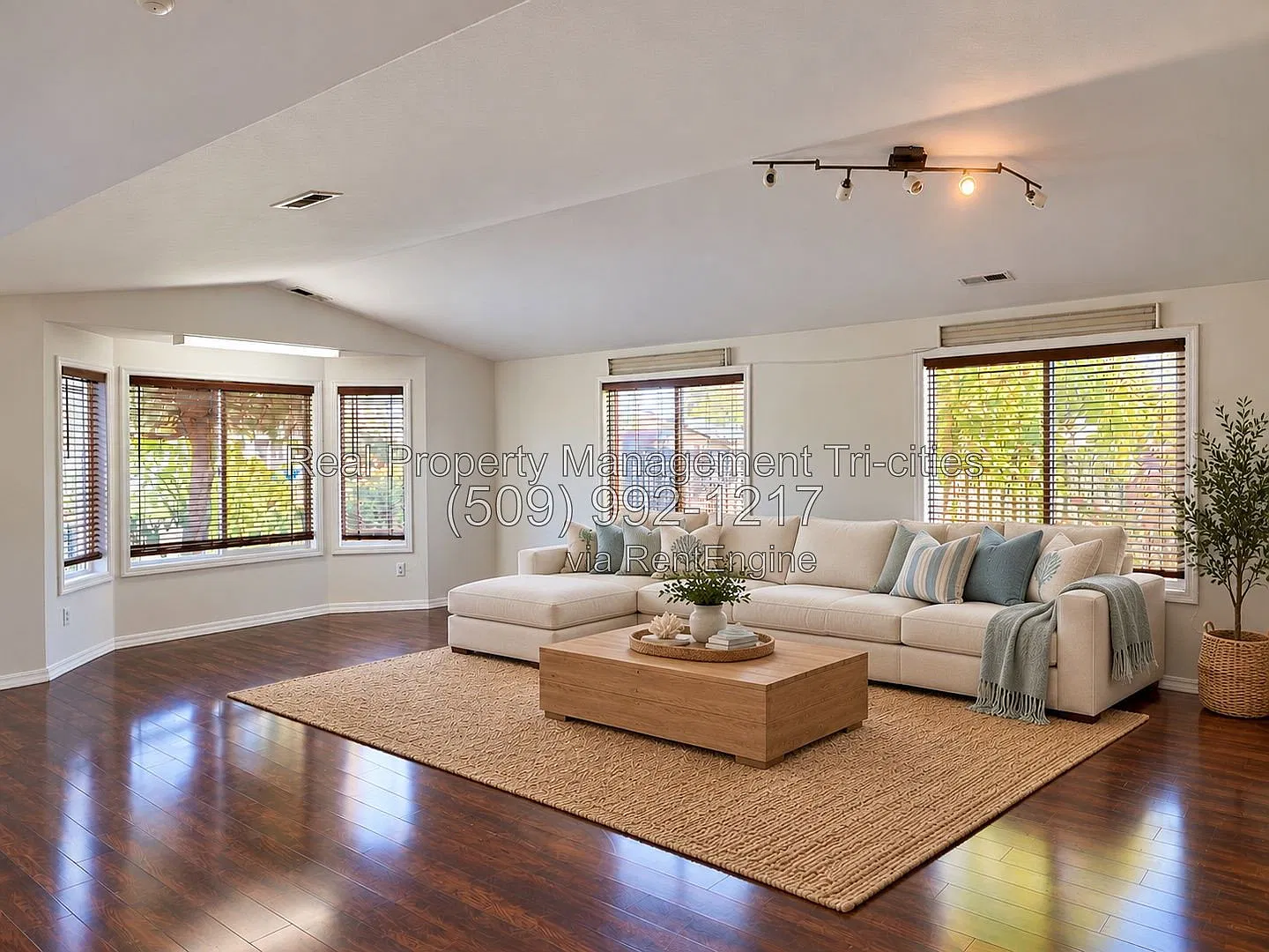 3 bed, 2.0 bath, 2148 sqft, $2,595 — Photo 2