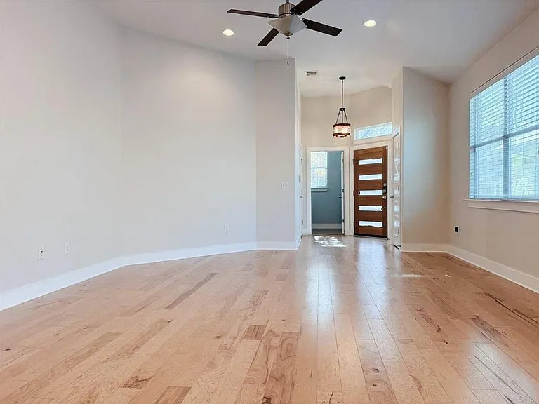 7208 Lysander Ct — Photo 4
