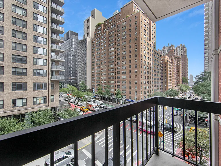 250 E 40th St #5CD — Photo 11