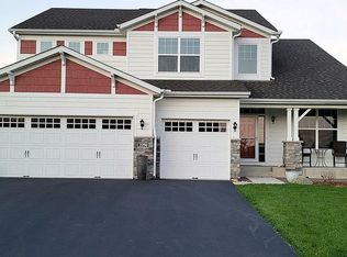 2090 Summerhill Ct, Shakopee, MN 55379