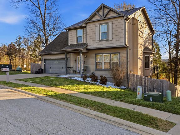 3rd image of 190 Country Ridge Way
