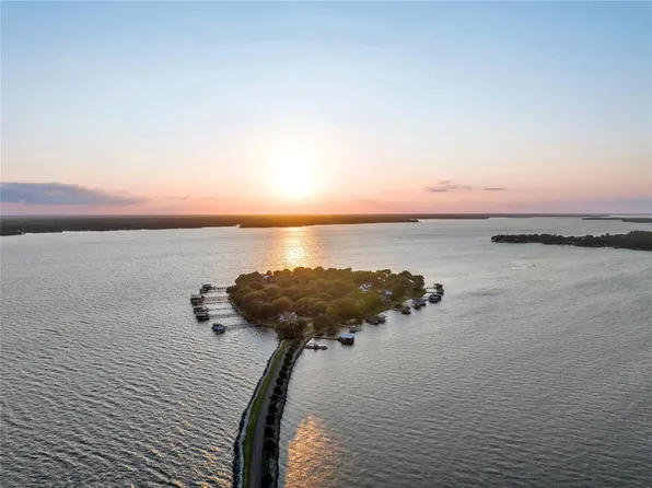 108 Enchanted Isles Cir, Mabank, TX 75156