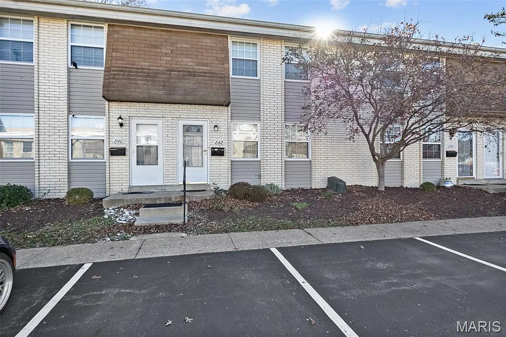 842 Wendevy Ct photo 1