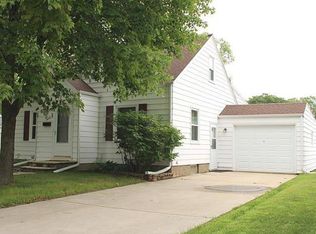 1020 Thrush St, Green Bay, WI 54303