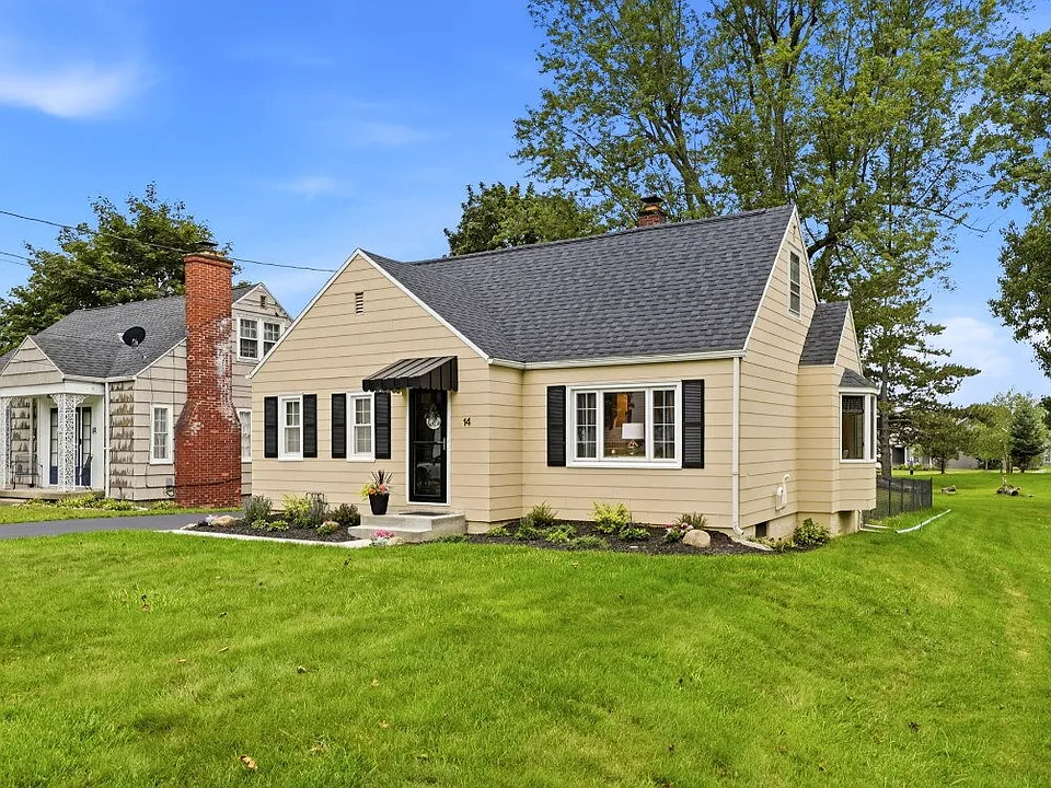 14 Martha Dr