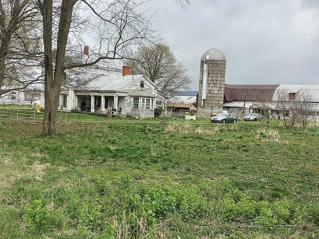3602 Riverside Dr photo 1
