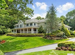 26 Peabody Rd, Cold Spring Harbor, NY 11724