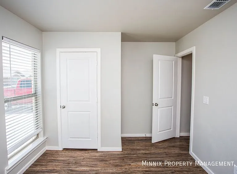 2113 N Jayton Ave #B — Photo 29