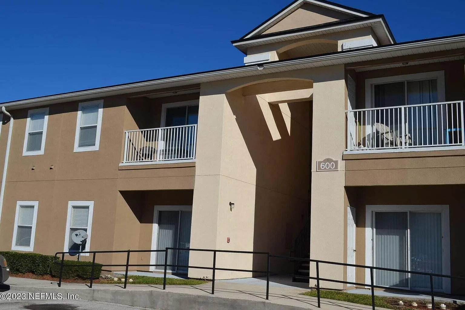 2 bed, 2.0 bath, 940 sqft, $1,250 — Photo 2