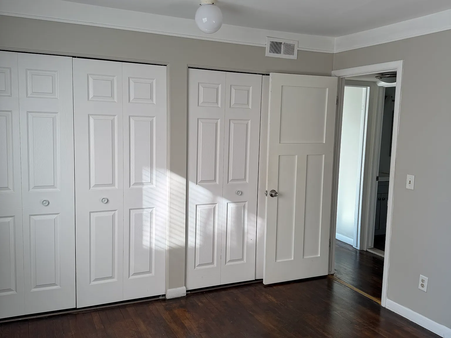 2 bed, 1.0 bath, 871 sqft, $1,600 — Photo 4