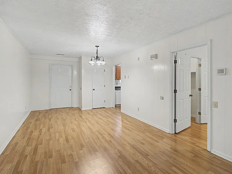 19 Shanna Dr — Photo 2