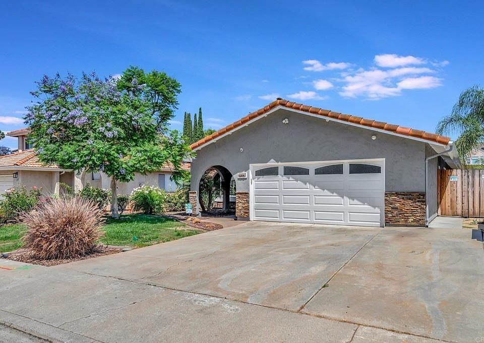 1st image of 1915 Rees Rd