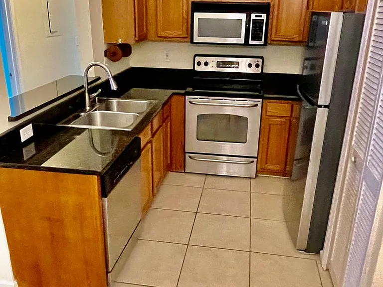 1601 Nectarine St #I6 — Photo 12