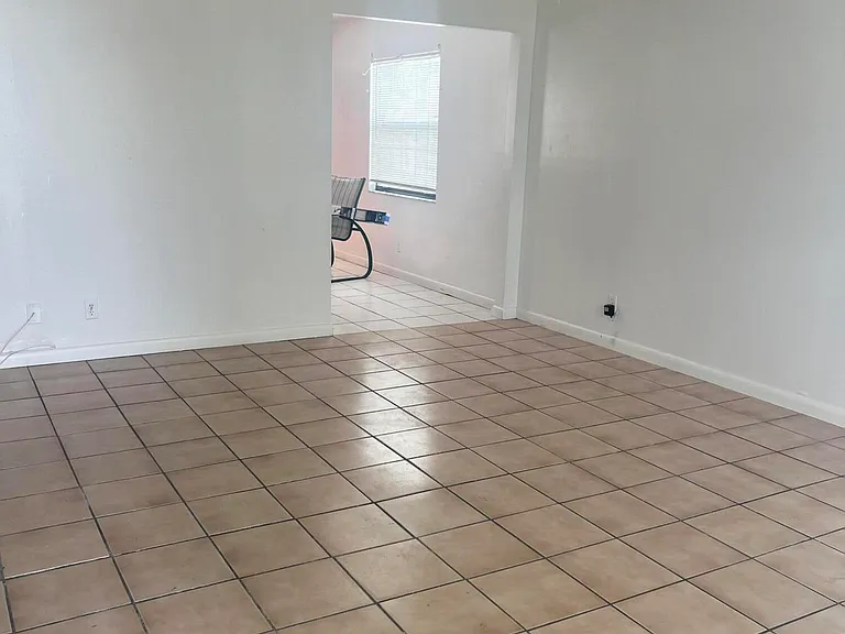 57 Peachtree Pl — Photo 2