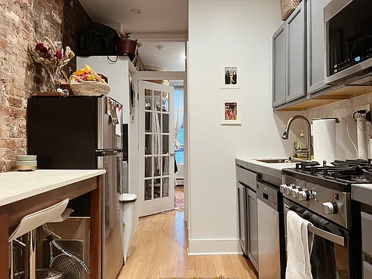 Rented by Douglas Elliman | media 17