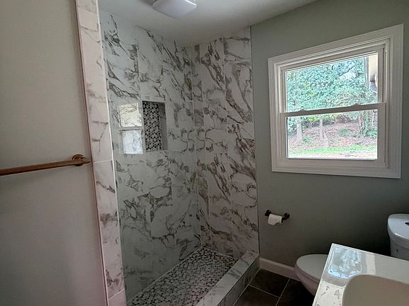 5th image of 444 Maxwell Rd