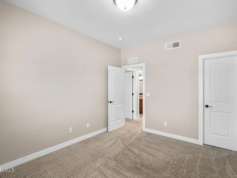 10013 Hueco Junction Rd — Photo 30