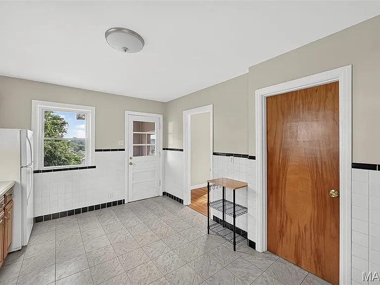 105 N Elm St — Photo 12