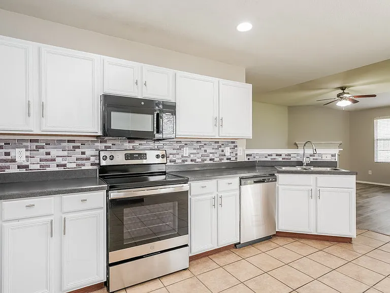 1625 Grassy View Dr — Photo 9