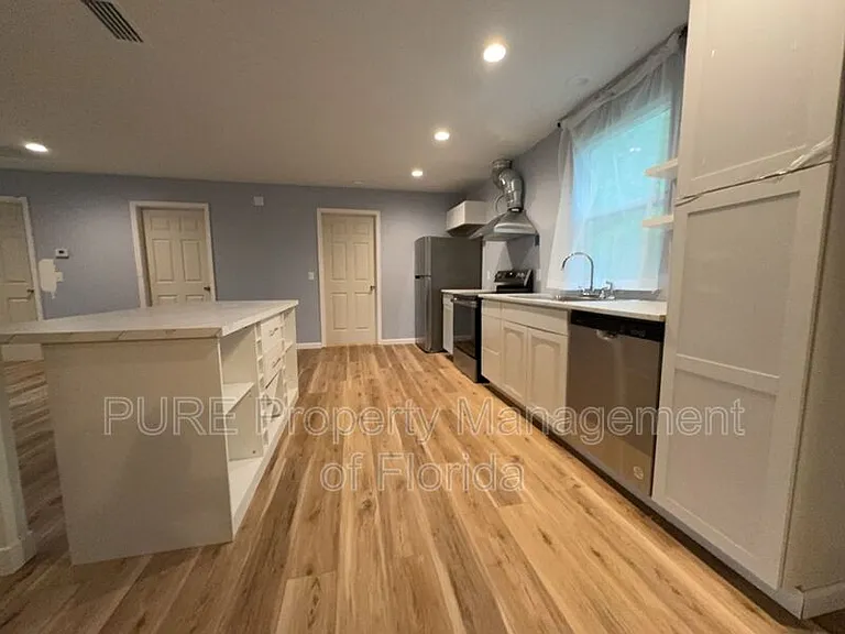 11330 NE 66th Ln — Photo 17