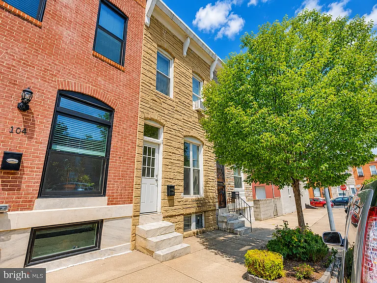 102 S Clinton St — Photo 4