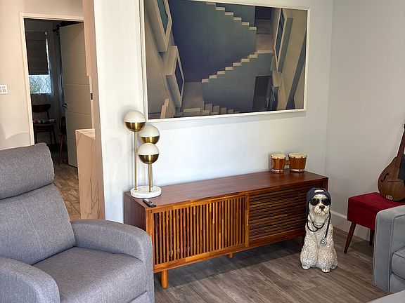 Smart TV with gallery