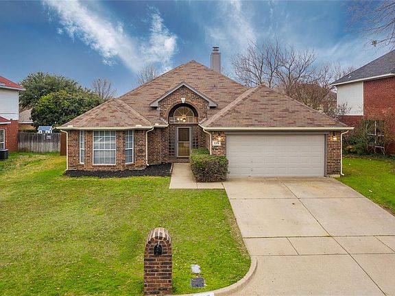 2nd image of 215 Parkmead Ct