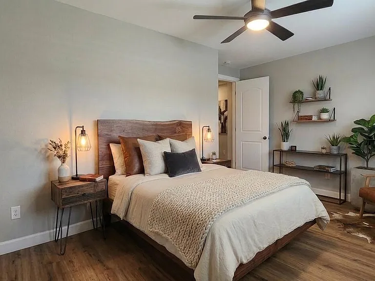 1131 E Redfield Rd — Photo 25
