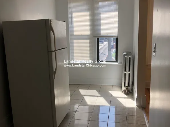 2704 N Sawyer Ave APT 301, Chicago, IL 60647