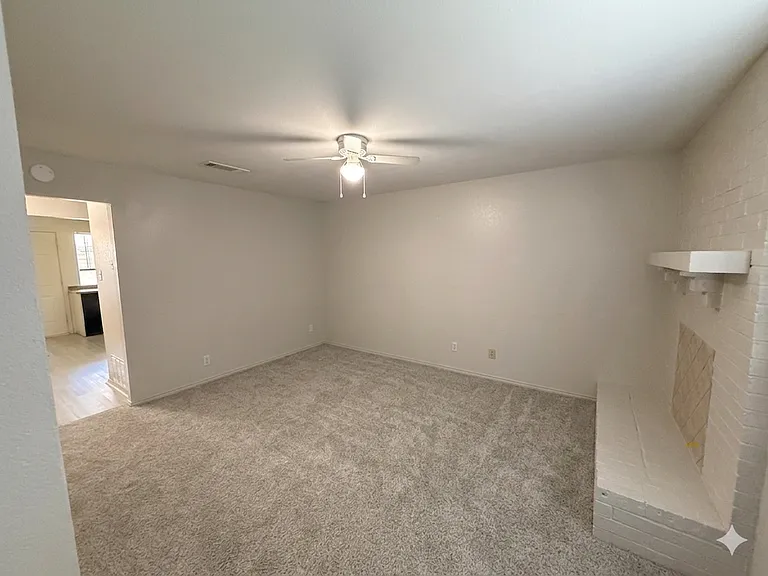221 Meadow Ct #C — Photo 6