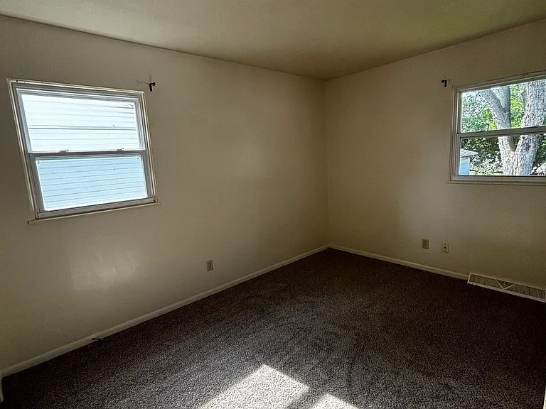 2217 Stokebridge Rd — Photo 5