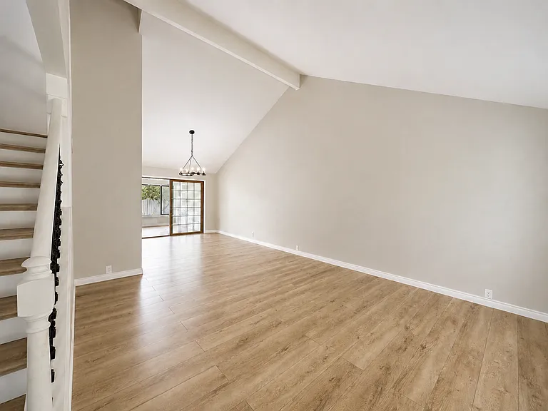 18905 SE 44th Way — Photo 3