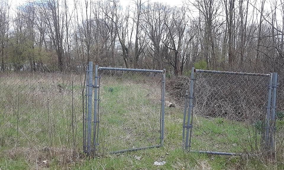 2nd image of Cove Blvd