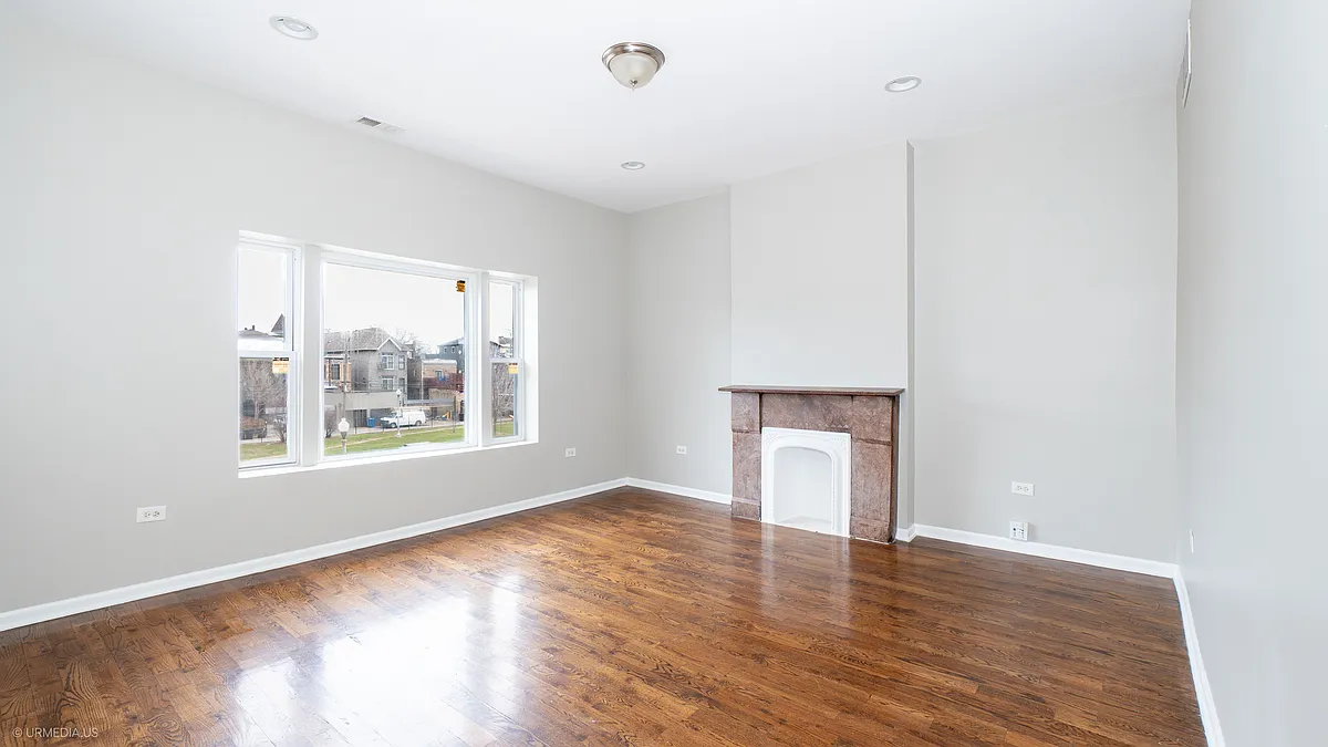 Building Photo - 4326 S Calumet Ave #2