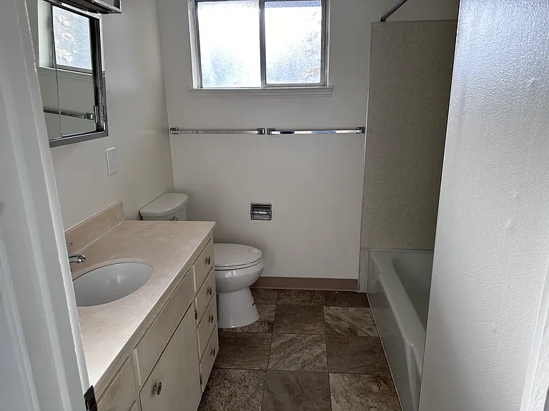 638 Radcliffe Dr — Photo 11