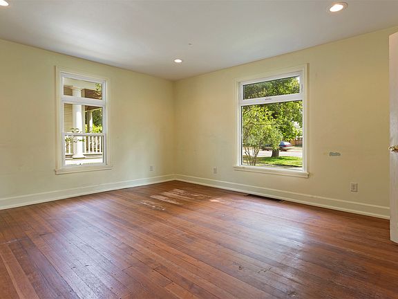 5th image of 639 Brooks St