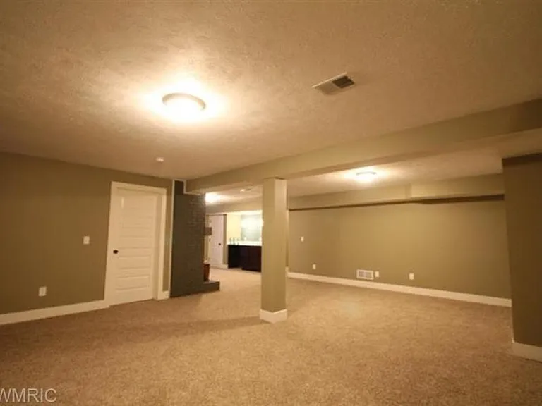 3464 Bromley Dr SE — Photo 40